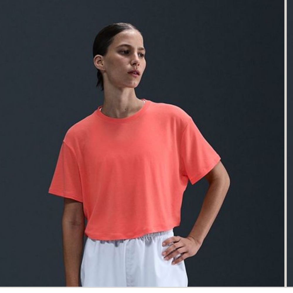 Women’s Nike Relaxed dri fit cropped shirt relaxed fit XS coral magic ember
